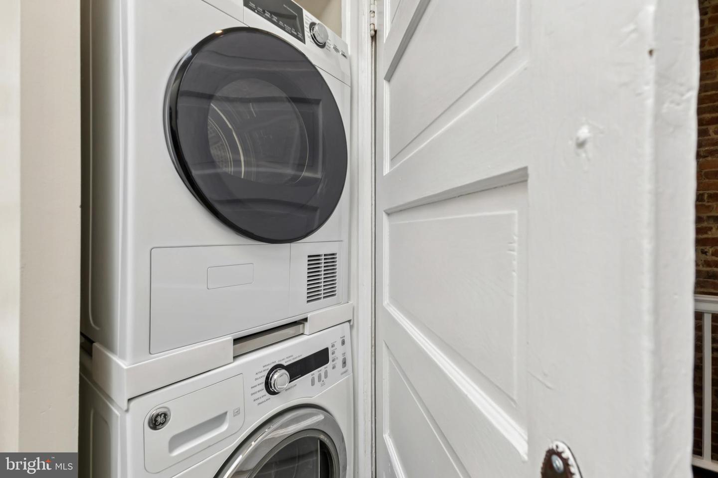 226 RHODE ISLAND AVE NW, WASHINGTON, District Of Columbia 20001, 4 Bedrooms Bedrooms, ,3 BathroomsBathrooms,Residential,For sale,226 RHODE ISLAND AVE NW,DCDC2248454 MLS # DCDC2248454