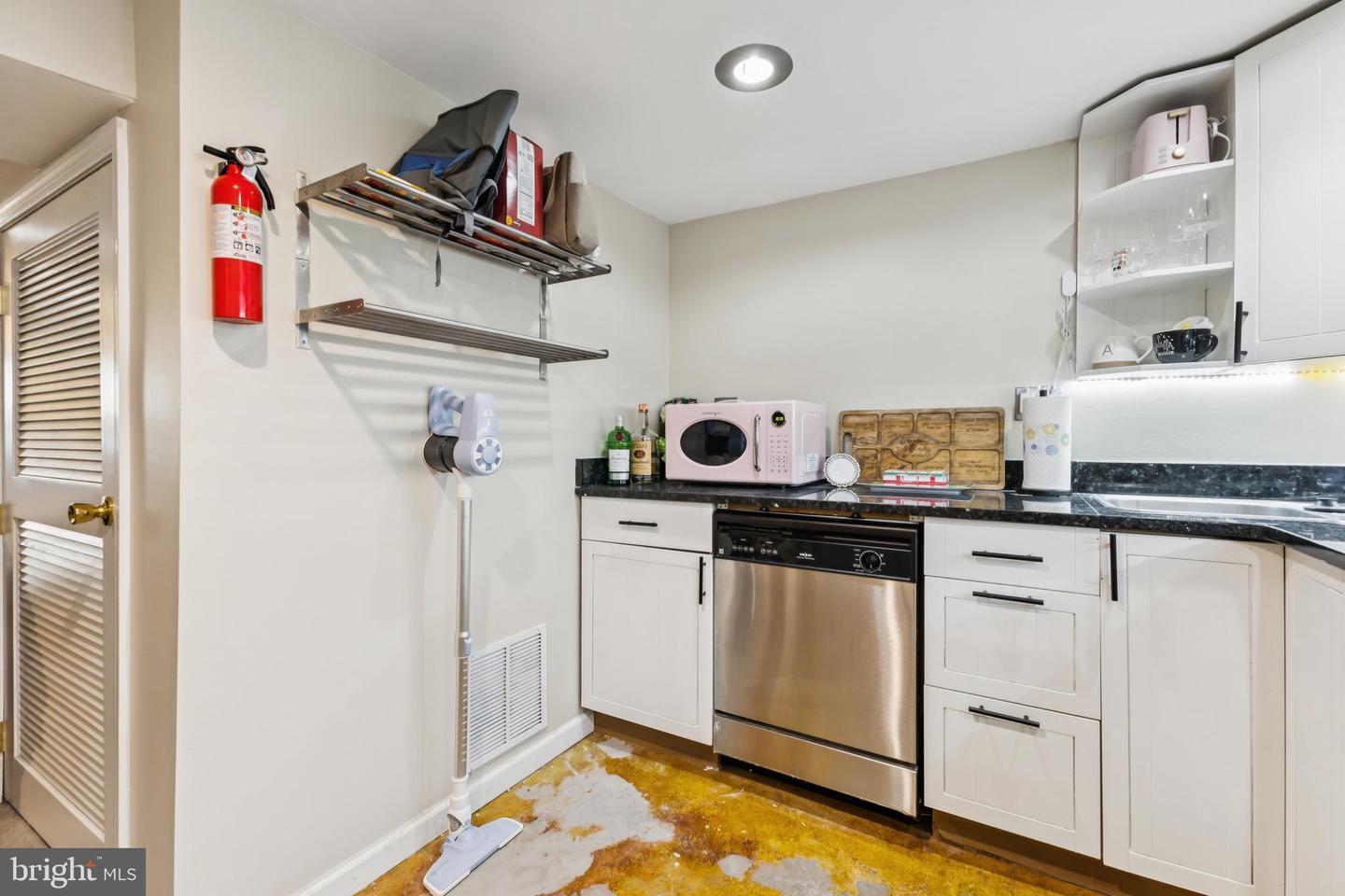 226 RHODE ISLAND AVE NW, WASHINGTON, District Of Columbia 20001, 4 Bedrooms Bedrooms, ,3 BathroomsBathrooms,Residential,For sale,226 RHODE ISLAND AVE NW,DCDC2248454 MLS # DCDC2248454