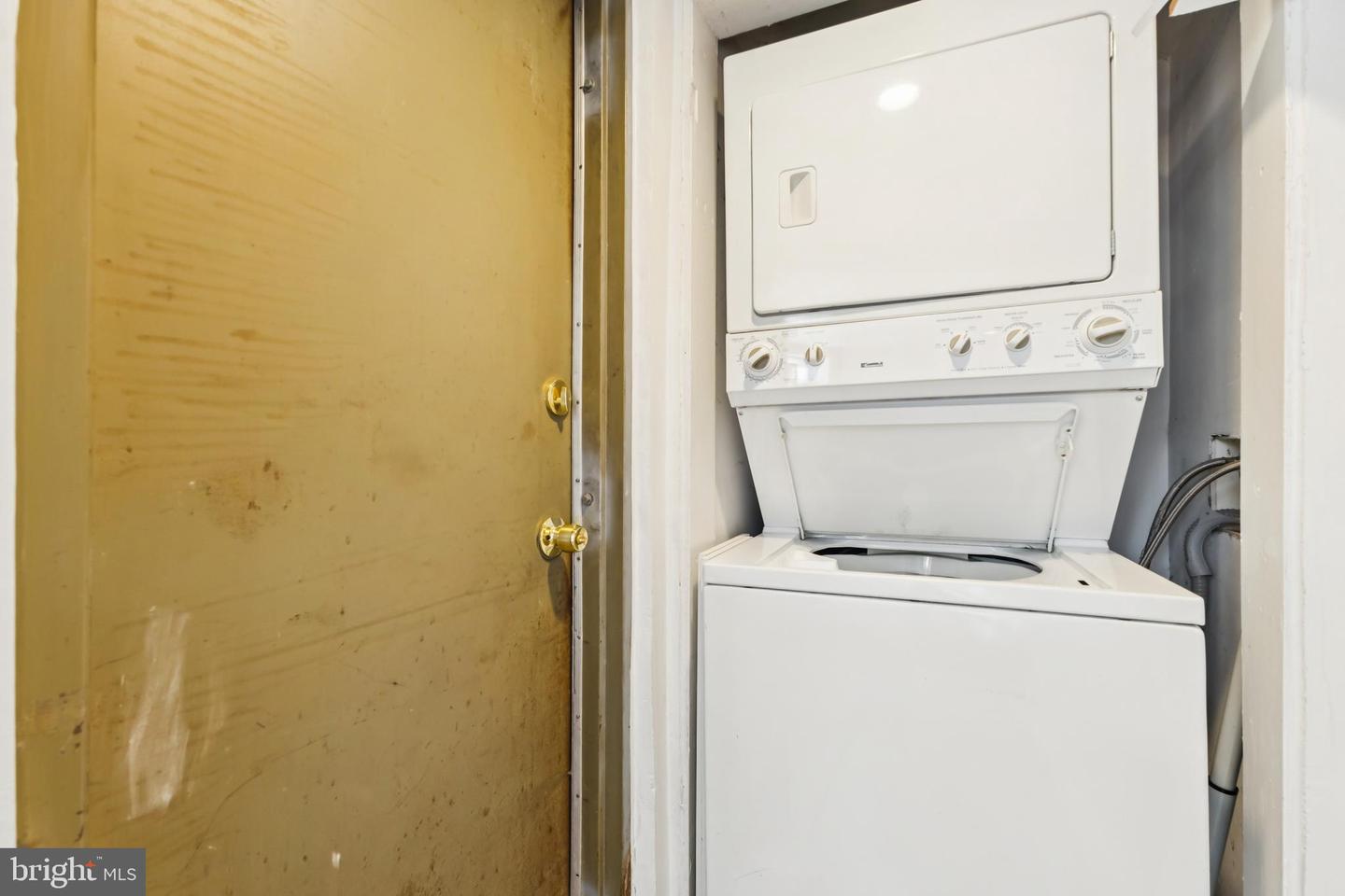 226 RHODE ISLAND AVE NW, WASHINGTON, District Of Columbia 20001, 4 Bedrooms Bedrooms, ,3 BathroomsBathrooms,Residential,For sale,226 RHODE ISLAND AVE NW,DCDC2248454 MLS # DCDC2248454