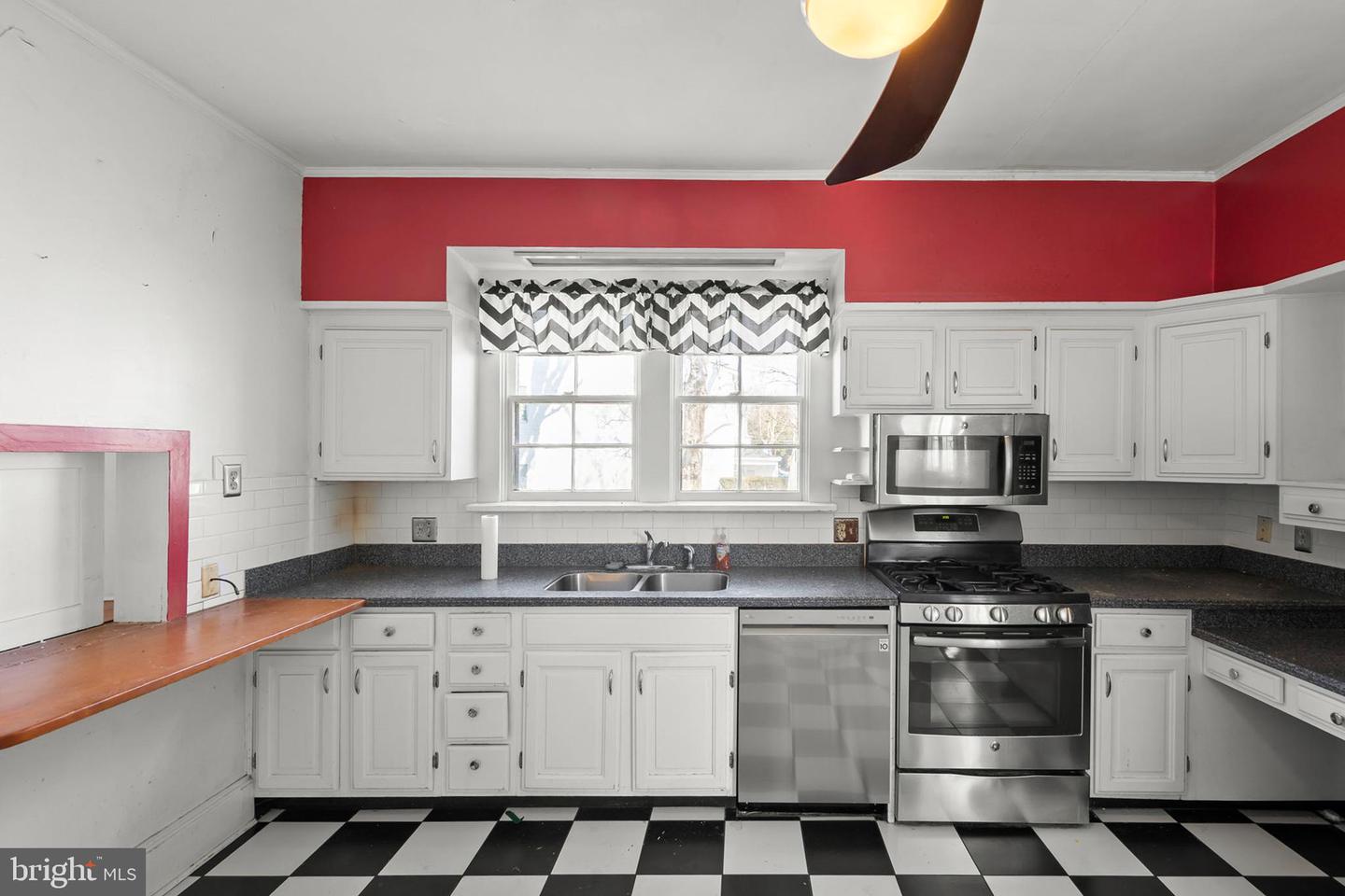 200 & 210 W FAIRFAX LN, WINCHESTER, Virginia 22601, 5 Bedrooms Bedrooms, ,3 BathroomsBathrooms,Residential,For sale,200 & 210 W FAIRFAX LN,VAWI2010072 MLS # VAWI2010072