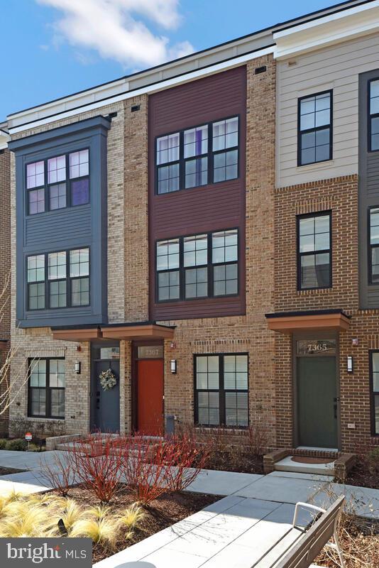 7367 BLADE DR, FALLS CHURCH, Virginia 22042, 3 Bedrooms Bedrooms, ,3 BathroomsBathrooms,Residential,For sale,7367 BLADE DR,VAFX2293290 MLS # VAFX2293290