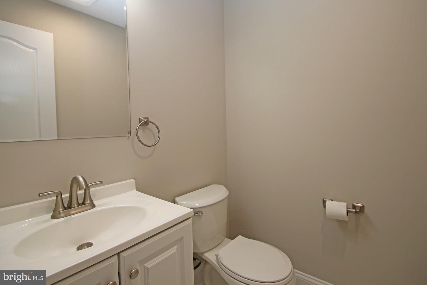 2060 WILLOW HILL DR, HARRISONBURG, Virginia 22801, 5 Bedrooms Bedrooms, ,3 BathroomsBathrooms,Residential,For sale,2060 WILLOW HILL DR,VAHC2000568 MLS # VAHC2000568