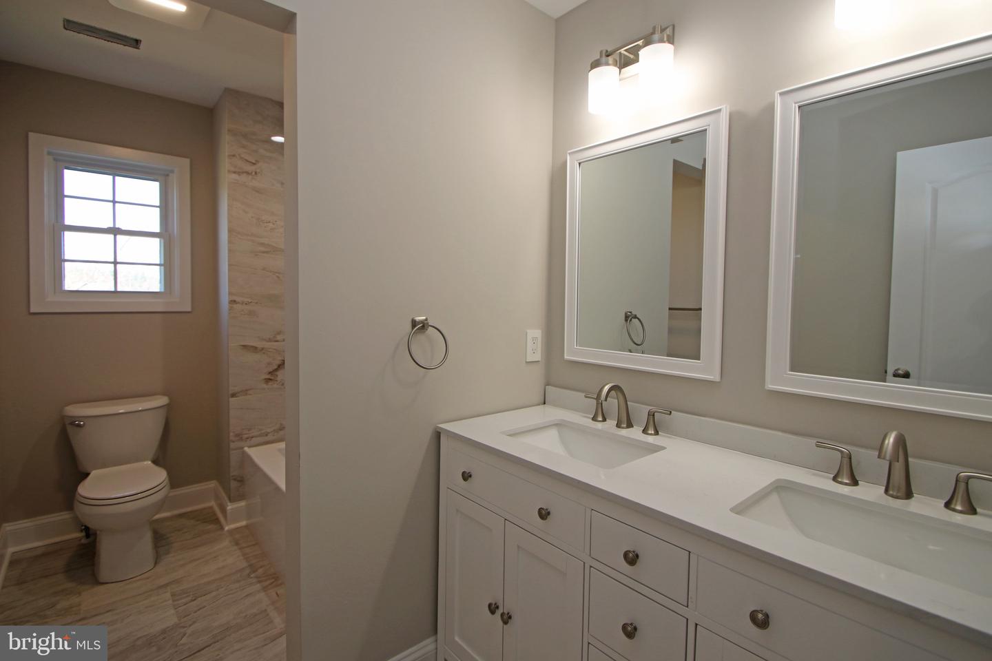 2060 WILLOW HILL DR, HARRISONBURG, Virginia 22801, 5 Bedrooms Bedrooms, ,3 BathroomsBathrooms,Residential,For sale,2060 WILLOW HILL DR,VAHC2000568 MLS # VAHC2000568