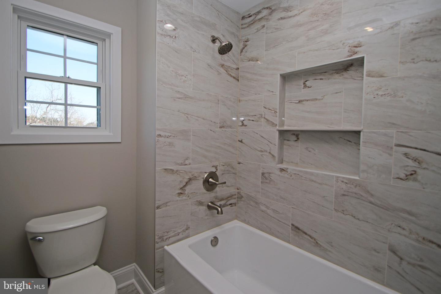 2060 WILLOW HILL DR, HARRISONBURG, Virginia 22801, 5 Bedrooms Bedrooms, ,3 BathroomsBathrooms,Residential,For sale,2060 WILLOW HILL DR,VAHC2000568 MLS # VAHC2000568