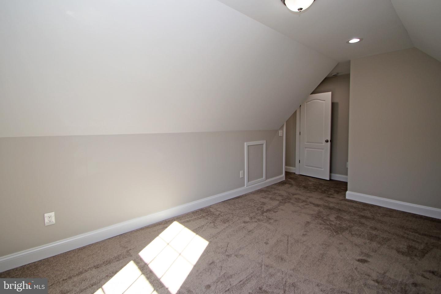 2060 WILLOW HILL DR, HARRISONBURG, Virginia 22801, 5 Bedrooms Bedrooms, ,3 BathroomsBathrooms,Residential,For sale,2060 WILLOW HILL DR,VAHC2000568 MLS # VAHC2000568