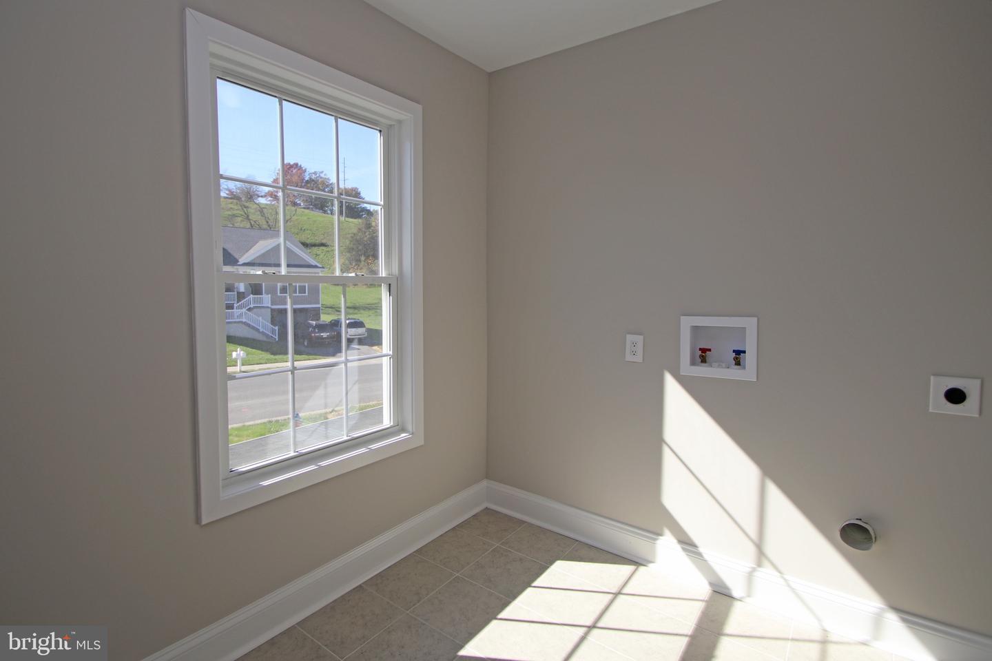 2060 WILLOW HILL DR, HARRISONBURG, Virginia 22801, 5 Bedrooms Bedrooms, ,3 BathroomsBathrooms,Residential,For sale,2060 WILLOW HILL DR,VAHC2000568 MLS # VAHC2000568