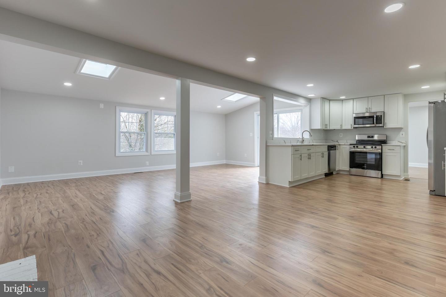 214 LESLIE CT, STERLING, Virginia 20164, 4 Bedrooms Bedrooms, ,3 BathroomsBathrooms,Residential,For sale,214 LESLIE CT,VALO2117212 MLS # VALO2117212