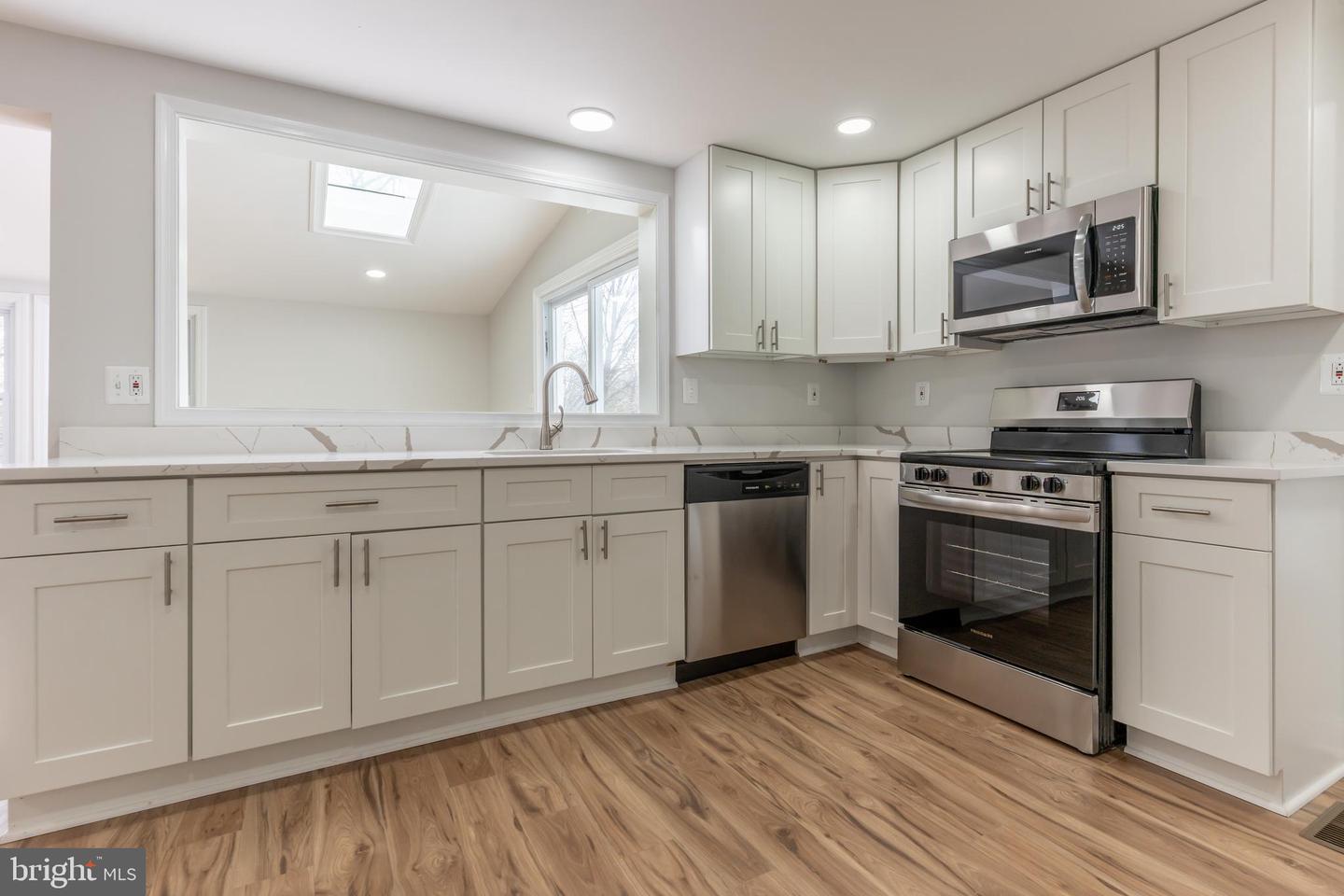 214 LESLIE CT, STERLING, Virginia 20164, 4 Bedrooms Bedrooms, ,3 BathroomsBathrooms,Residential,For sale,214 LESLIE CT,VALO2117212 MLS # VALO2117212