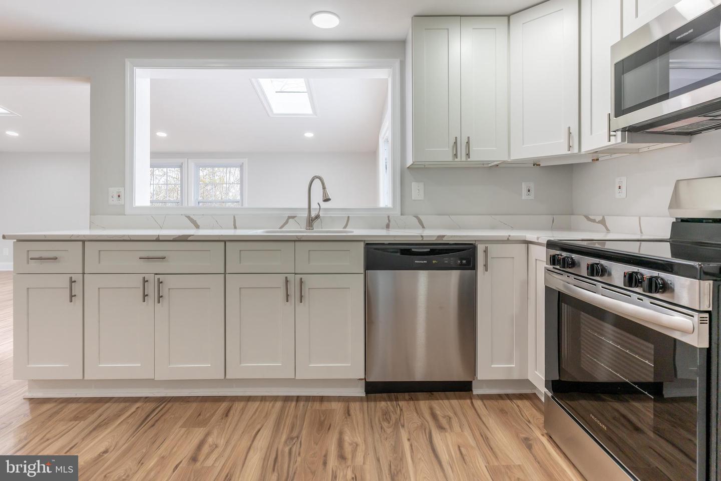 214 LESLIE CT, STERLING, Virginia 20164, 4 Bedrooms Bedrooms, ,3 BathroomsBathrooms,Residential,For sale,214 LESLIE CT,VALO2117212 MLS # VALO2117212