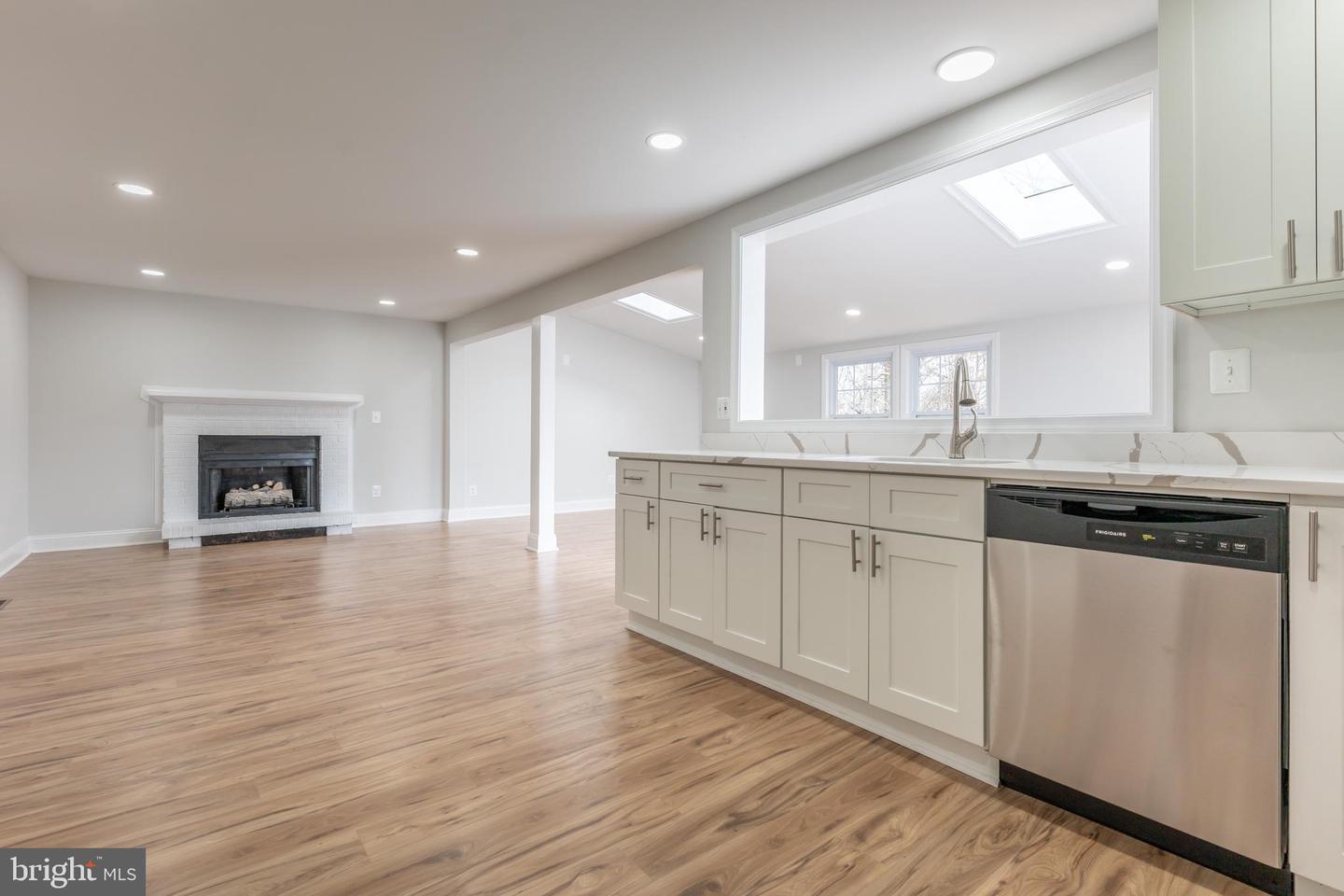 214 LESLIE CT, STERLING, Virginia 20164, 4 Bedrooms Bedrooms, ,3 BathroomsBathrooms,Residential,For sale,214 LESLIE CT,VALO2117212 MLS # VALO2117212