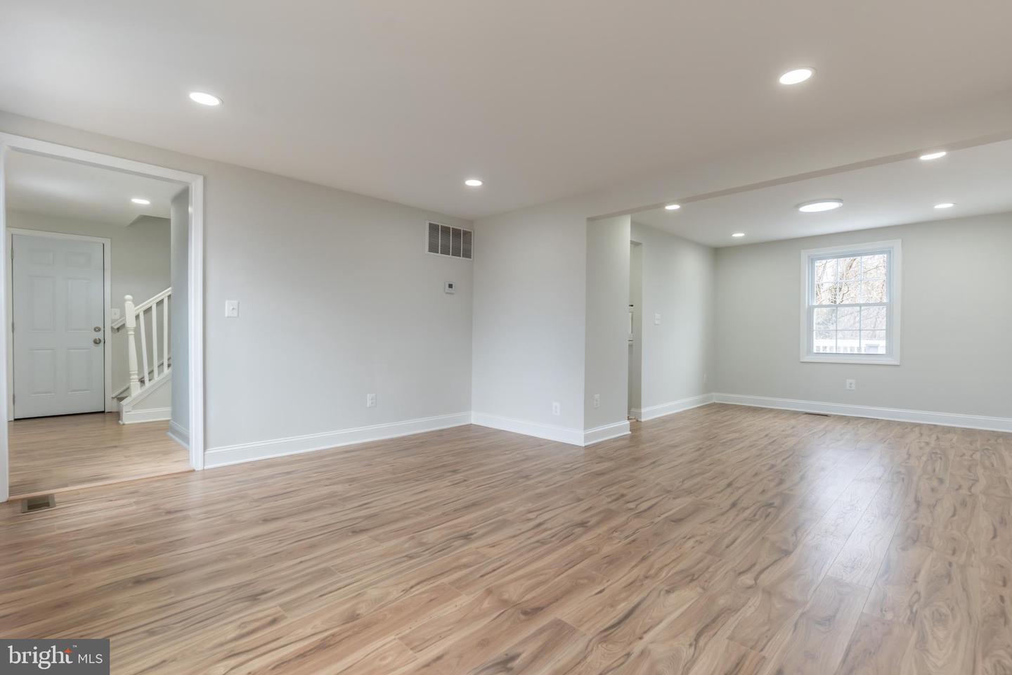 214 LESLIE CT, STERLING, Virginia 20164, 4 Bedrooms Bedrooms, ,3 BathroomsBathrooms,Residential,For sale,214 LESLIE CT,VALO2117212 MLS # VALO2117212