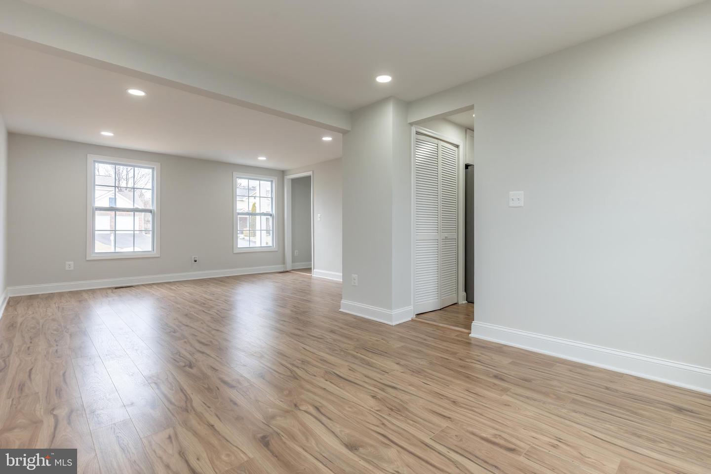 214 LESLIE CT, STERLING, Virginia 20164, 4 Bedrooms Bedrooms, ,3 BathroomsBathrooms,Residential,For sale,214 LESLIE CT,VALO2117212 MLS # VALO2117212