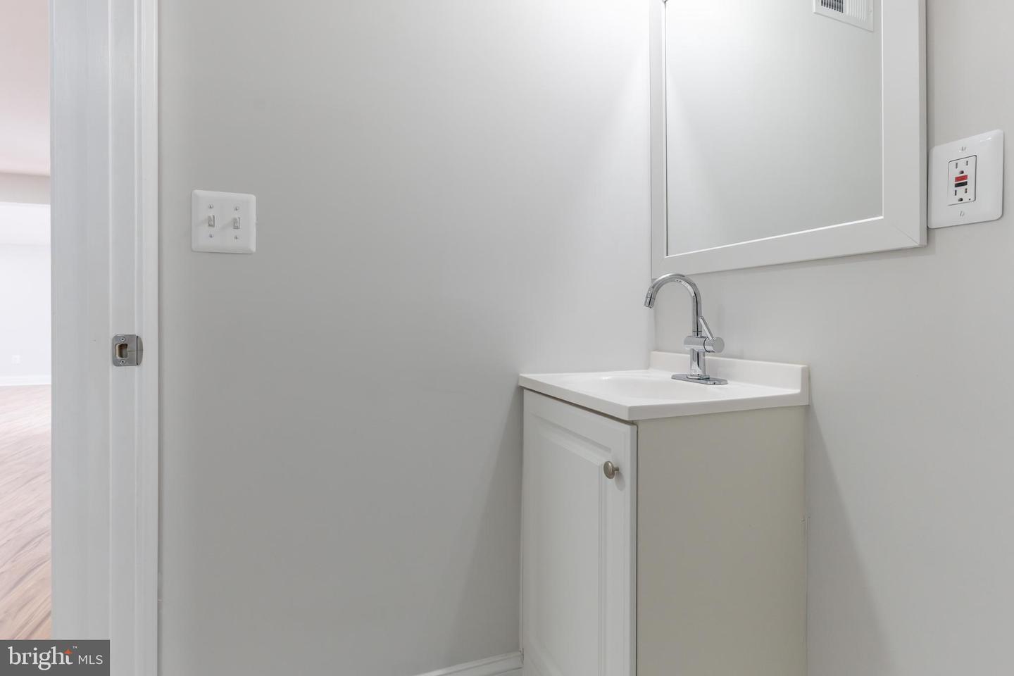 214 LESLIE CT, STERLING, Virginia 20164, 4 Bedrooms Bedrooms, ,3 BathroomsBathrooms,Residential,For sale,214 LESLIE CT,VALO2117212 MLS # VALO2117212