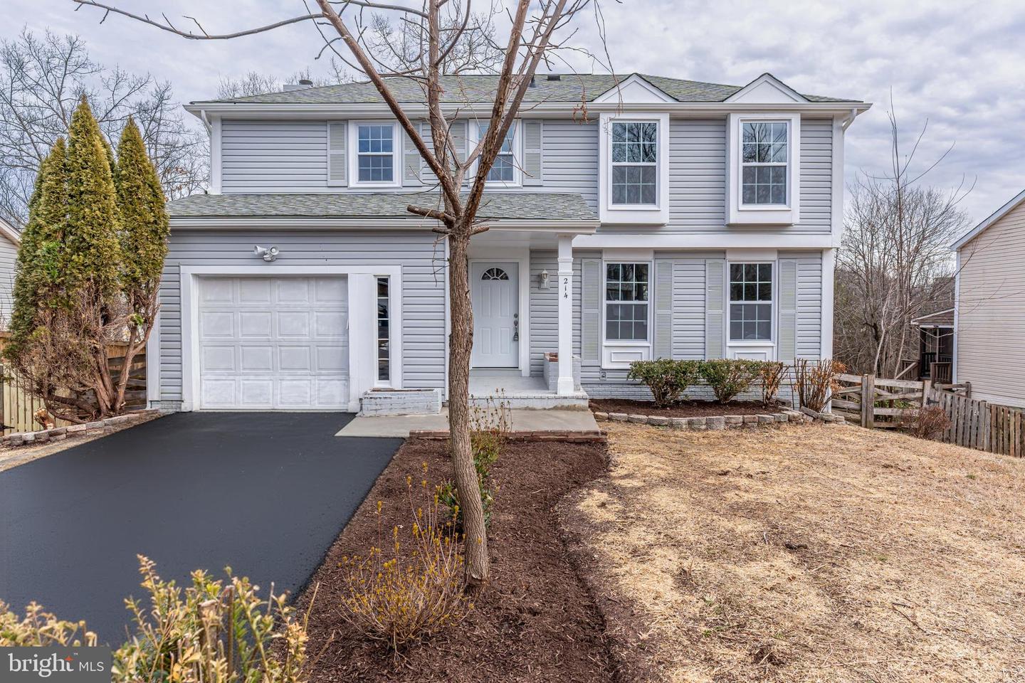 214 LESLIE CT, STERLING, Virginia 20164, 4 Bedrooms Bedrooms, ,3 BathroomsBathrooms,Residential,For sale,214 LESLIE CT,VALO2117212 MLS # VALO2117212