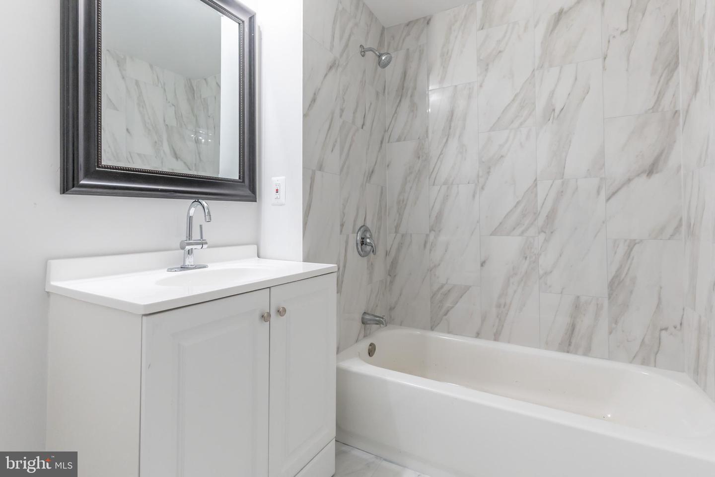 214 LESLIE CT, STERLING, Virginia 20164, 4 Bedrooms Bedrooms, ,3 BathroomsBathrooms,Residential,For sale,214 LESLIE CT,VALO2117212 MLS # VALO2117212