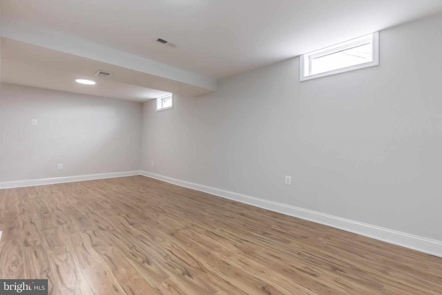 214 LESLIE CT, STERLING, Virginia 20164, 4 Bedrooms Bedrooms, ,3 BathroomsBathrooms,Residential,For sale,214 LESLIE CT,VALO2117212 MLS # VALO2117212