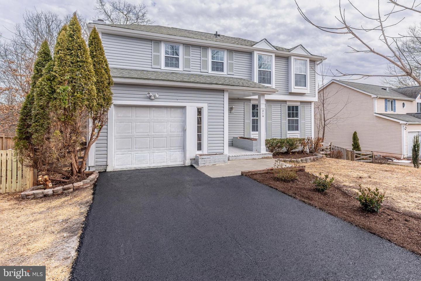 214 LESLIE CT, STERLING, Virginia 20164, 4 Bedrooms Bedrooms, ,3 BathroomsBathrooms,Residential,For sale,214 LESLIE CT,VALO2117212 MLS # VALO2117212