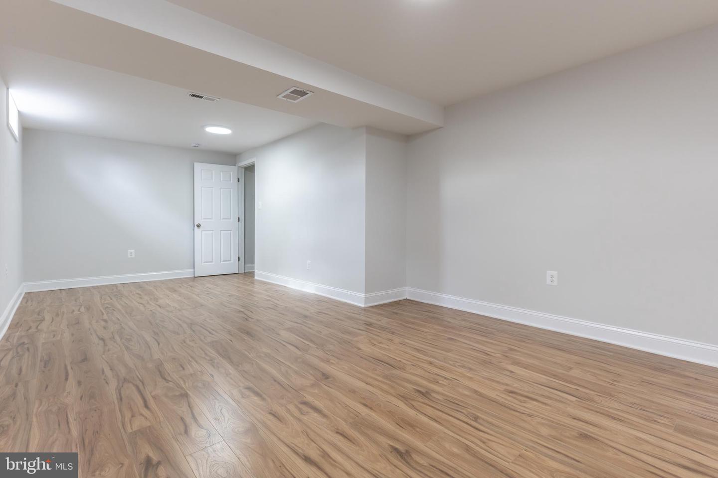 214 LESLIE CT, STERLING, Virginia 20164, 4 Bedrooms Bedrooms, ,3 BathroomsBathrooms,Residential,For sale,214 LESLIE CT,VALO2117212 MLS # VALO2117212