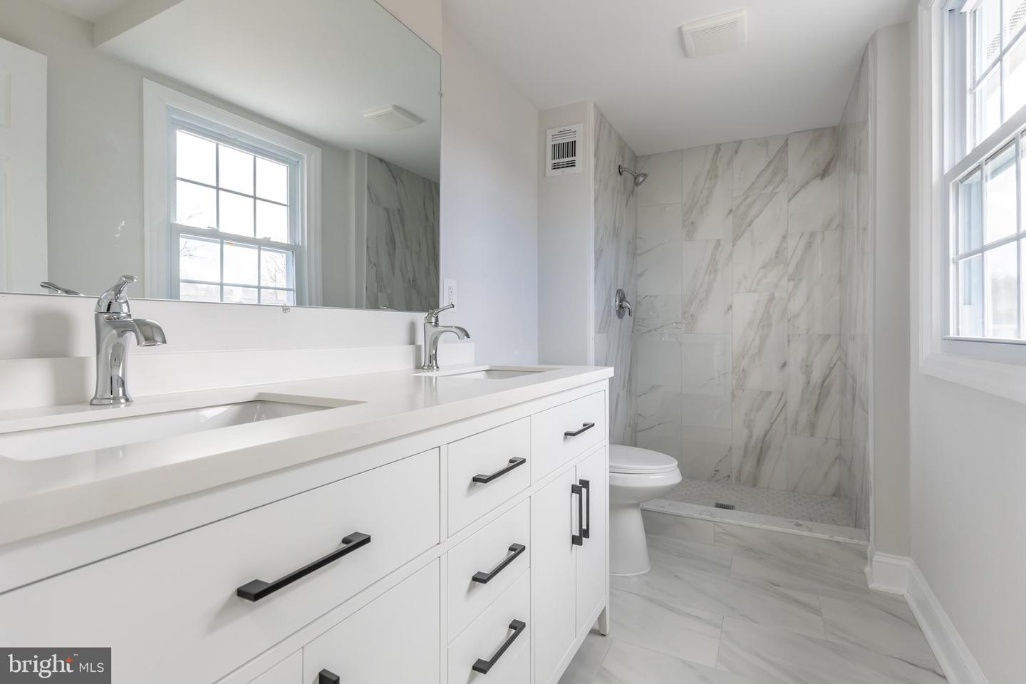 214 LESLIE CT, STERLING, Virginia 20164, 4 Bedrooms Bedrooms, ,3 BathroomsBathrooms,Residential,For sale,214 LESLIE CT,VALO2117212 MLS # VALO2117212