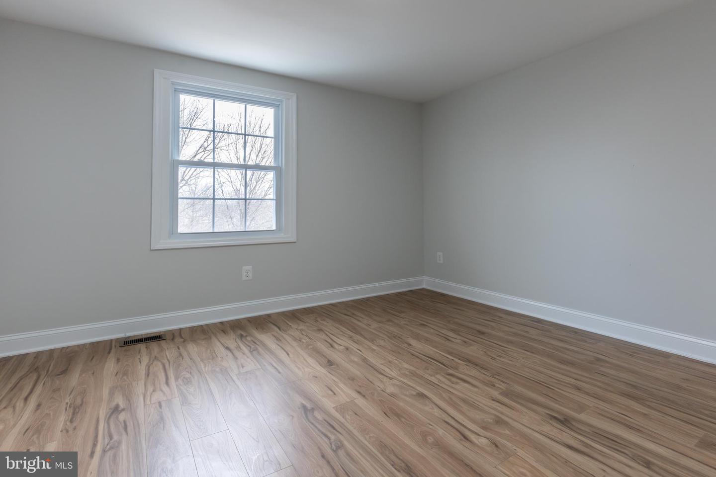 214 LESLIE CT, STERLING, Virginia 20164, 4 Bedrooms Bedrooms, ,3 BathroomsBathrooms,Residential,For sale,214 LESLIE CT,VALO2117212 MLS # VALO2117212