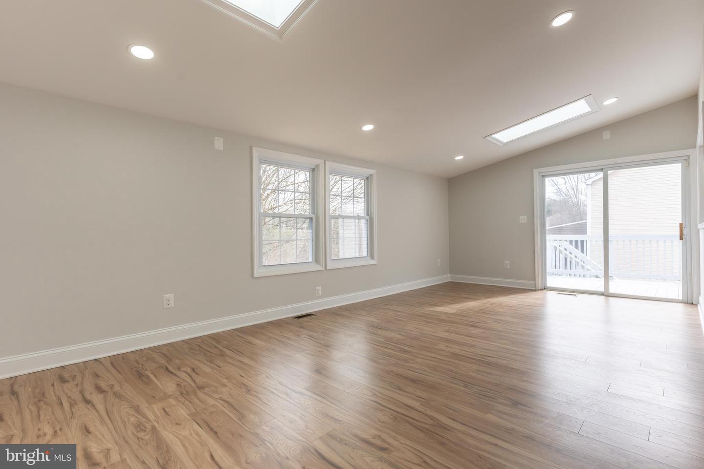 214 LESLIE CT, STERLING, Virginia 20164, 4 Bedrooms Bedrooms, ,3 BathroomsBathrooms,Residential,For sale,214 LESLIE CT,VALO2117212 MLS # VALO2117212