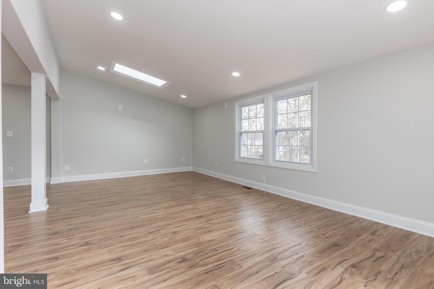 214 LESLIE CT, STERLING, Virginia 20164, 4 Bedrooms Bedrooms, ,3 BathroomsBathrooms,Residential,For sale,214 LESLIE CT,VALO2117212 MLS # VALO2117212