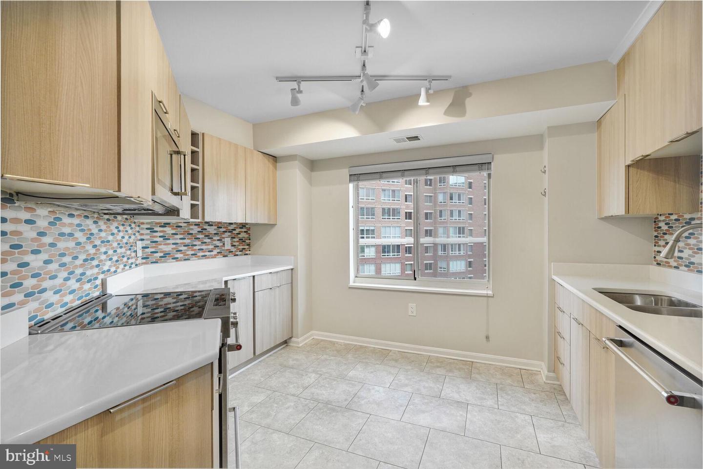 2151 JAMIESON AVE #809, ALEXANDRIA, Virginia 22314, 3 Bedrooms Bedrooms, ,2 BathroomsBathrooms,Residential,For sale,2151 JAMIESON AVE #809,VAAX2054686 MLS # VAAX2054686