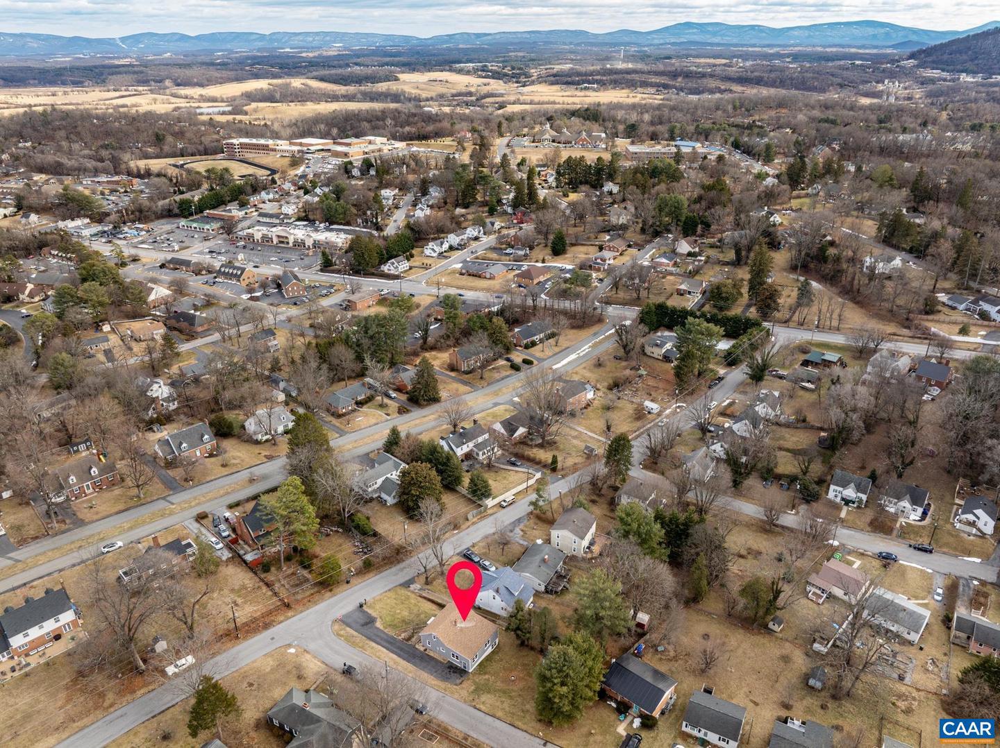 112 LEE ST, STAUNTON, Virginia 24401, 4 Bedrooms Bedrooms, ,2 BathroomsBathrooms,Residential,For sale,112 LEE ST,673881 MLS # 673881