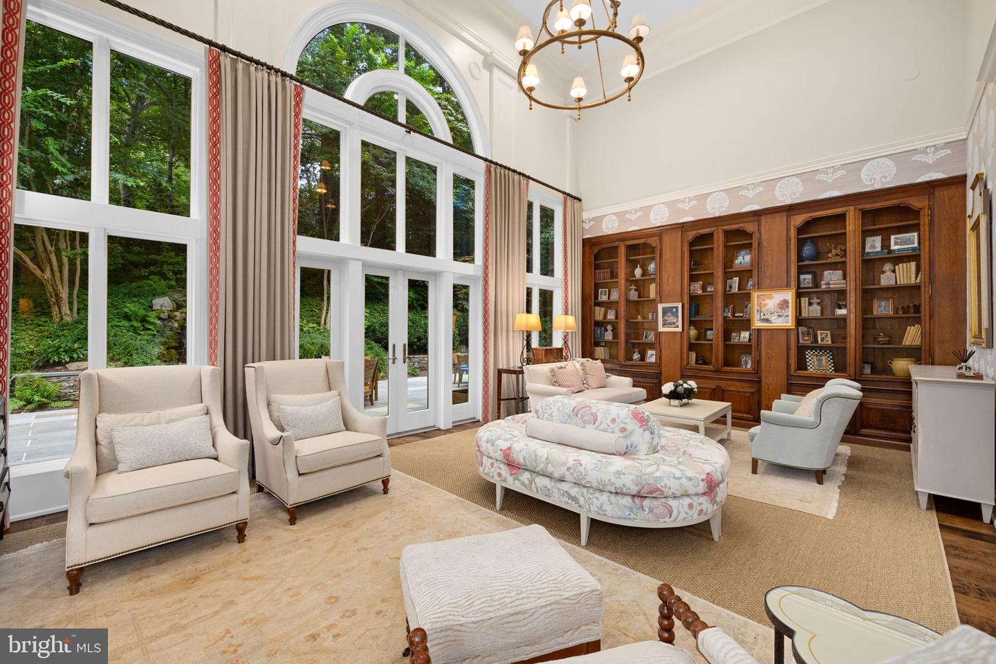 1111 CREST LN, MCLEAN, Virginia 22101, 6 Bedrooms Bedrooms, ,6 BathroomsBathrooms,Residential,For sale,1111 CREST LN,VAFX2262386 MLS # VAFX2262386