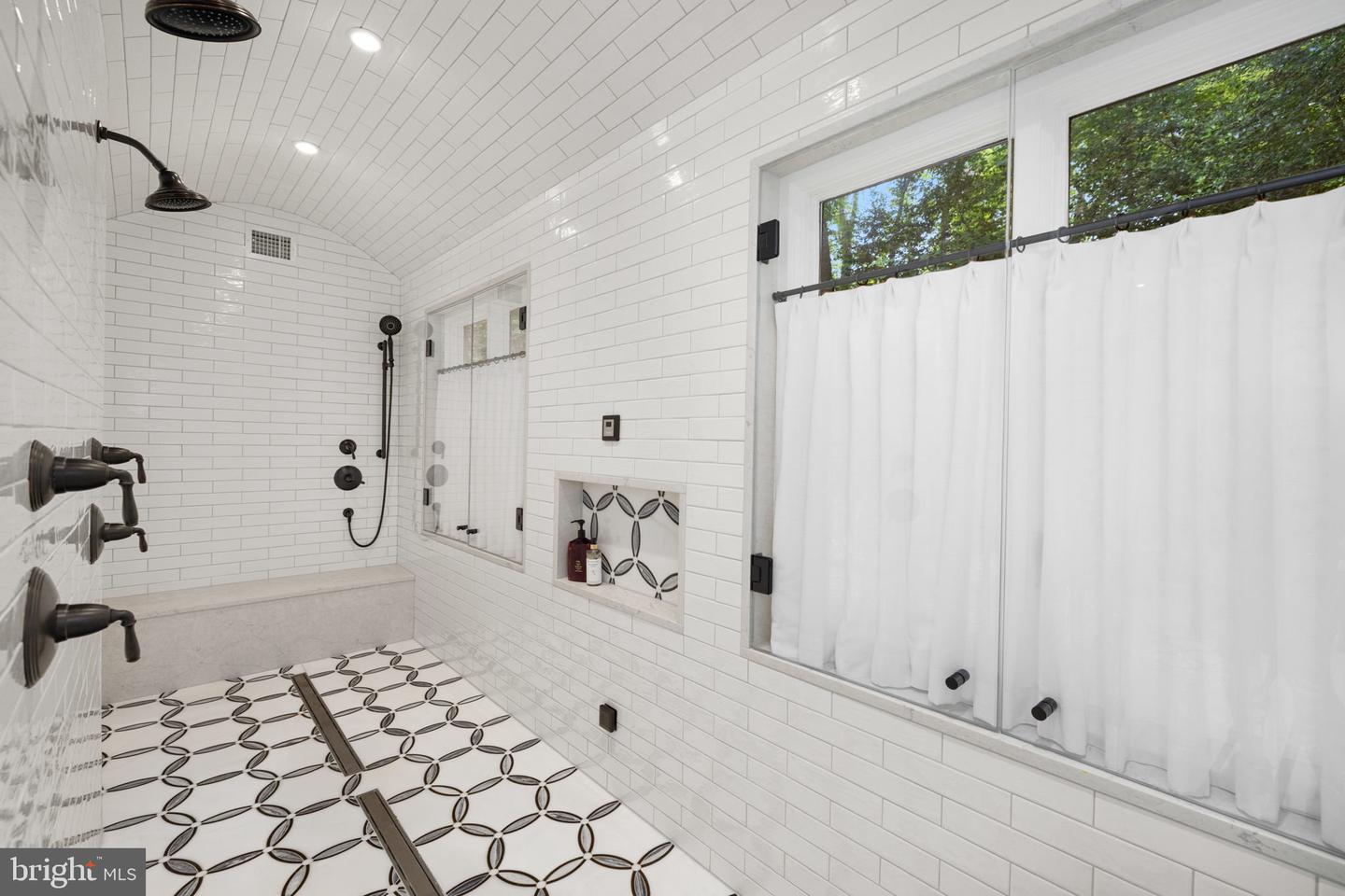 1111 CREST LN, MCLEAN, Virginia 22101, 6 Bedrooms Bedrooms, ,6 BathroomsBathrooms,Residential,For sale,1111 CREST LN,VAFX2262386 MLS # VAFX2262386