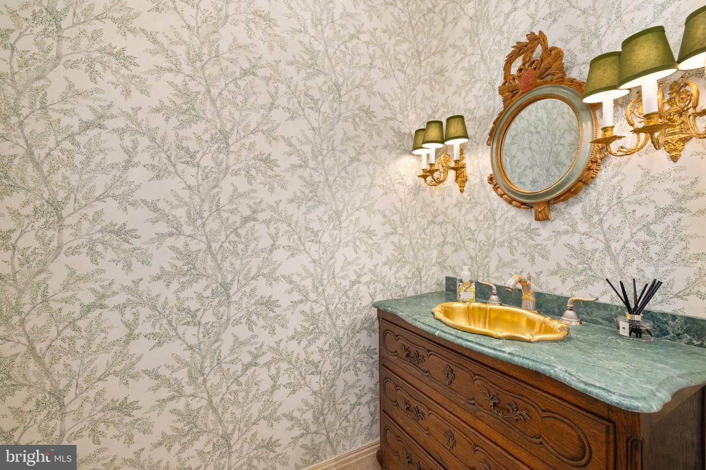 1111 CREST LN, MCLEAN, Virginia 22101, 6 Bedrooms Bedrooms, ,6 BathroomsBathrooms,Residential,For sale,1111 CREST LN,VAFX2262386 MLS # VAFX2262386