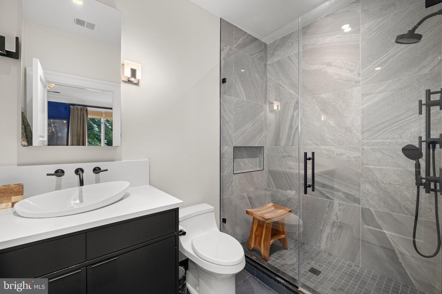 1111 CREST LN, MCLEAN, Virginia 22101, 6 Bedrooms Bedrooms, ,6 BathroomsBathrooms,Residential,For sale,1111 CREST LN,VAFX2262386 MLS # VAFX2262386