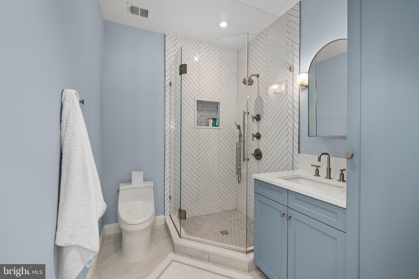 1111 CREST LN, MCLEAN, Virginia 22101, 6 Bedrooms Bedrooms, ,6 BathroomsBathrooms,Residential,For sale,1111 CREST LN,VAFX2262386 MLS # VAFX2262386