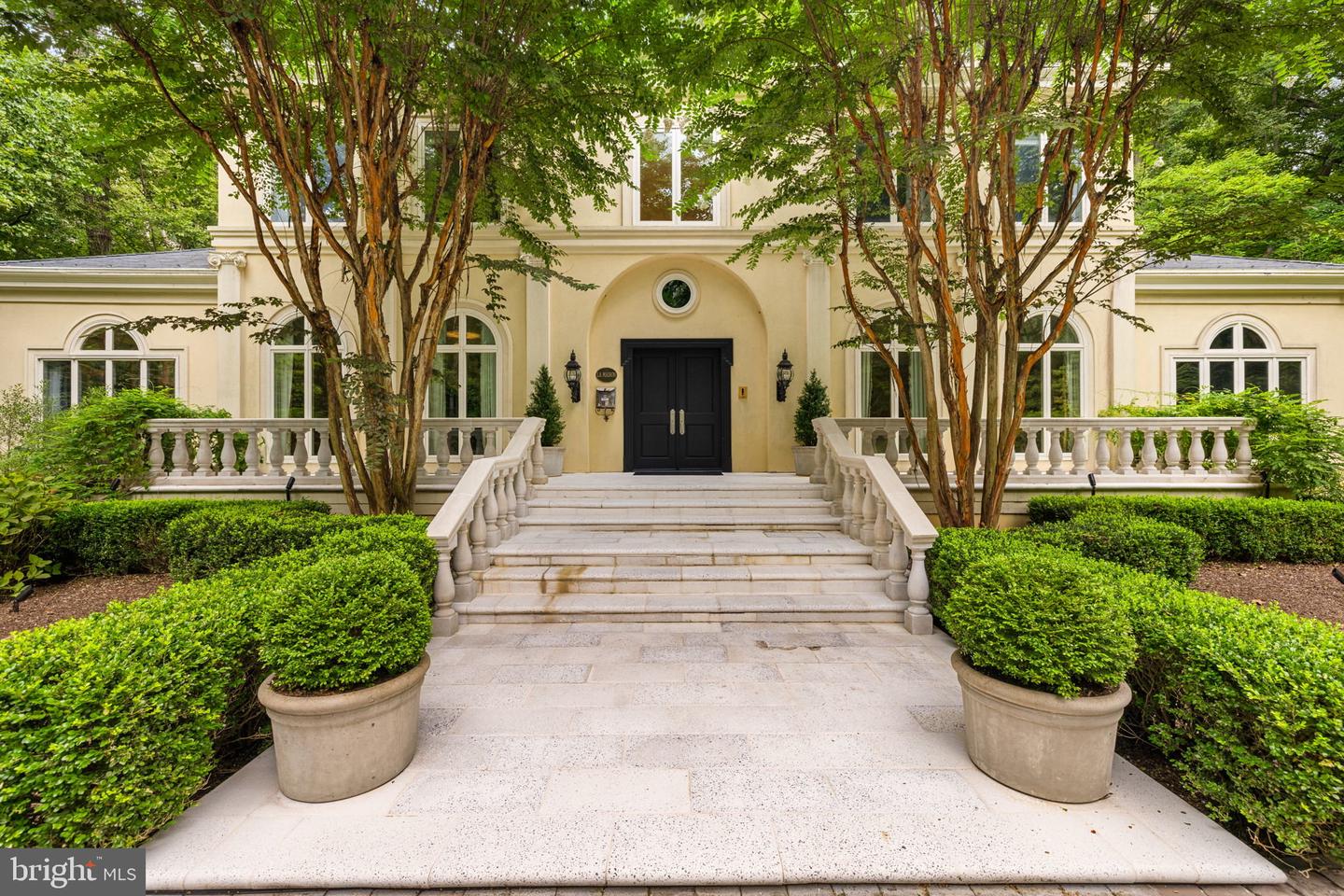 1111 CREST LN, MCLEAN, Virginia 22101, 6 Bedrooms Bedrooms, ,6 BathroomsBathrooms,Residential,For sale,1111 CREST LN,VAFX2262386 MLS # VAFX2262386