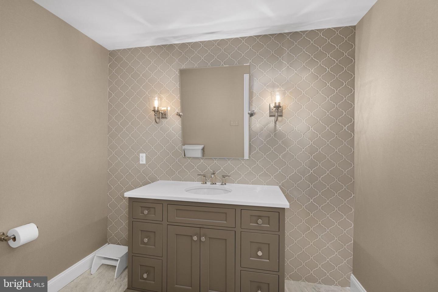 1111 CREST LN, MCLEAN, Virginia 22101, 6 Bedrooms Bedrooms, ,6 BathroomsBathrooms,Residential,For sale,1111 CREST LN,VAFX2262386 MLS # VAFX2262386