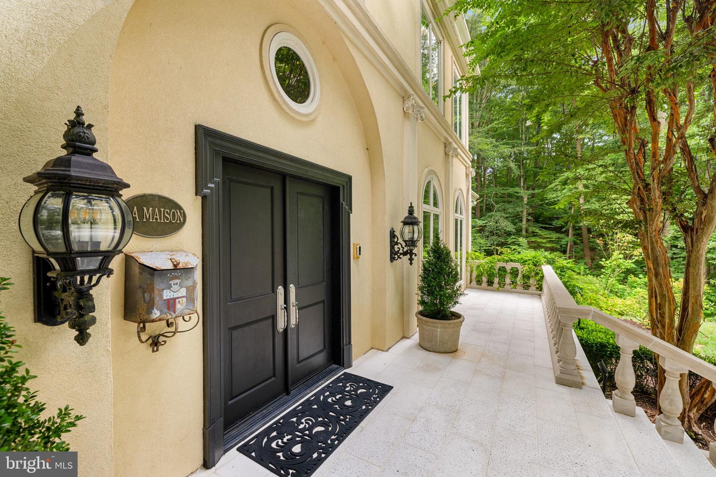 1111 CREST LN, MCLEAN, Virginia 22101, 6 Bedrooms Bedrooms, ,6 BathroomsBathrooms,Residential,For sale,1111 CREST LN,VAFX2262386 MLS # VAFX2262386