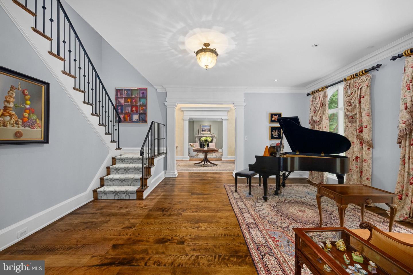 1111 CREST LN, MCLEAN, Virginia 22101, 6 Bedrooms Bedrooms, ,6 BathroomsBathrooms,Residential,For sale,1111 CREST LN,VAFX2262386 MLS # VAFX2262386