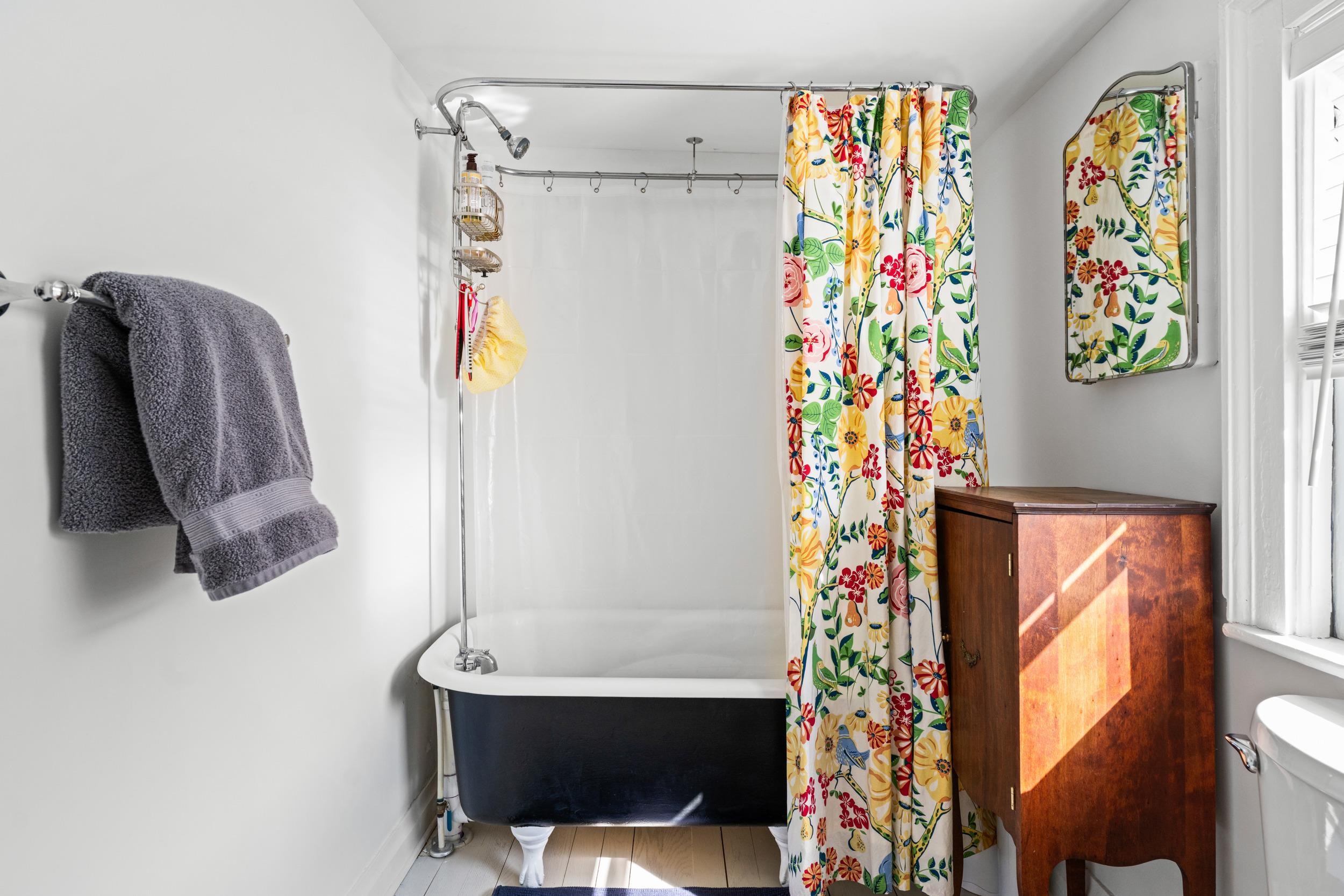 317 N MADISON ST, STAUNTON, Virginia 24401, 3 Bedrooms Bedrooms, ,2 BathroomsBathrooms,Residential,317 N MADISON ST,673895 MLS # 673895