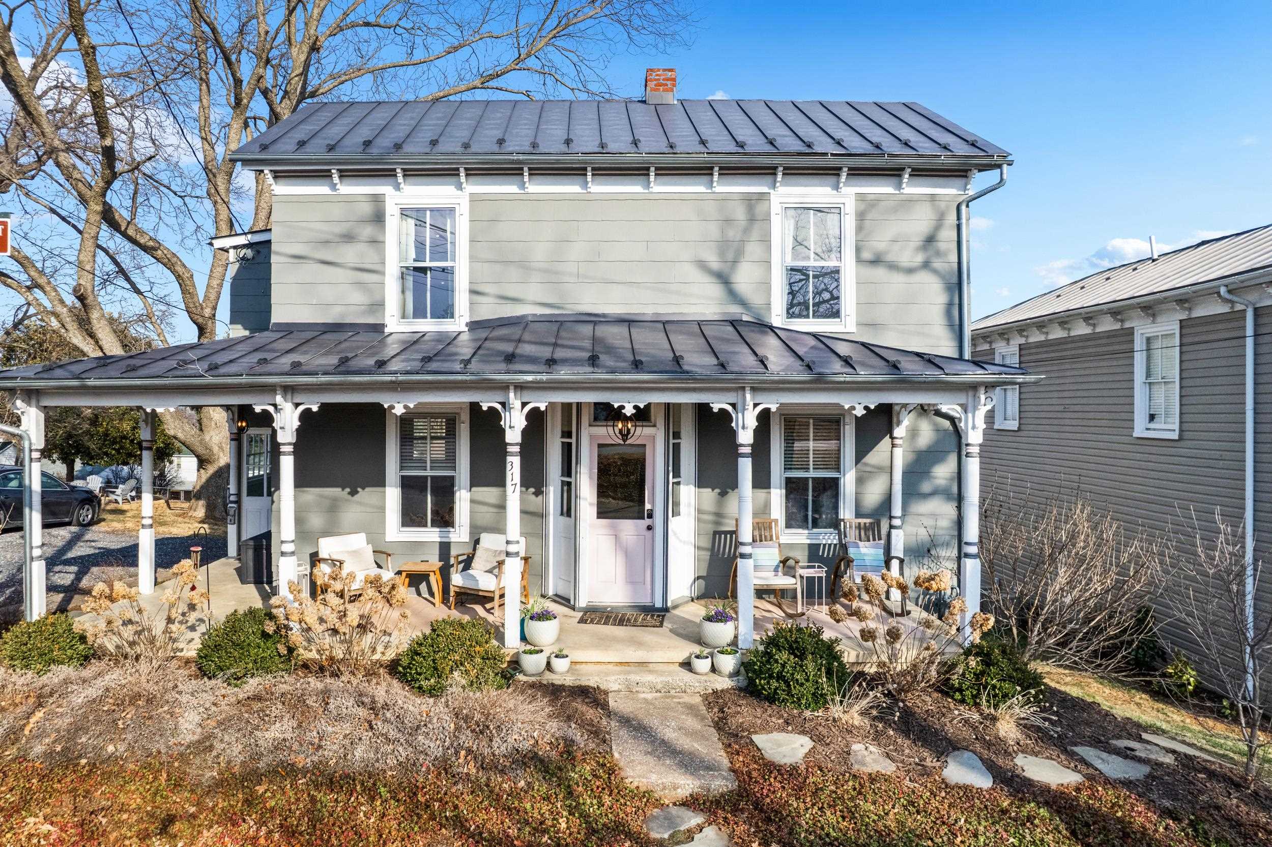 317 N MADISON ST, STAUNTON, Virginia 24401, 3 Bedrooms Bedrooms, ,2 BathroomsBathrooms,Residential,317 N MADISON ST,673895 MLS # 673895