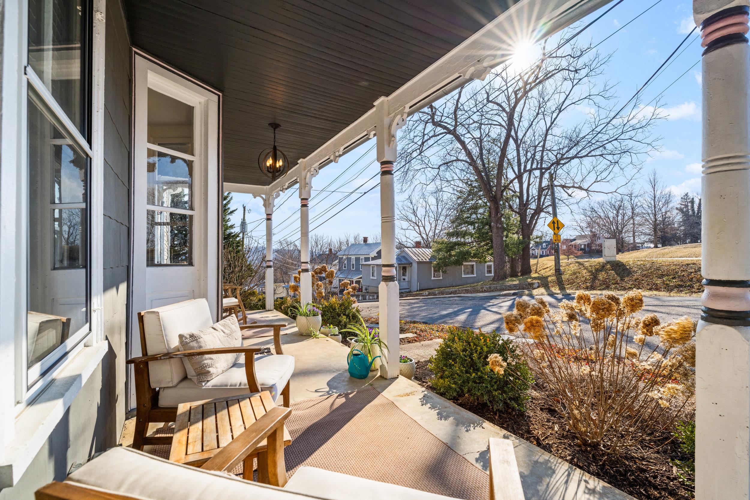 317 N MADISON ST, STAUNTON, Virginia 24401, 3 Bedrooms Bedrooms, ,2 BathroomsBathrooms,Residential,317 N MADISON ST,673895 MLS # 673895