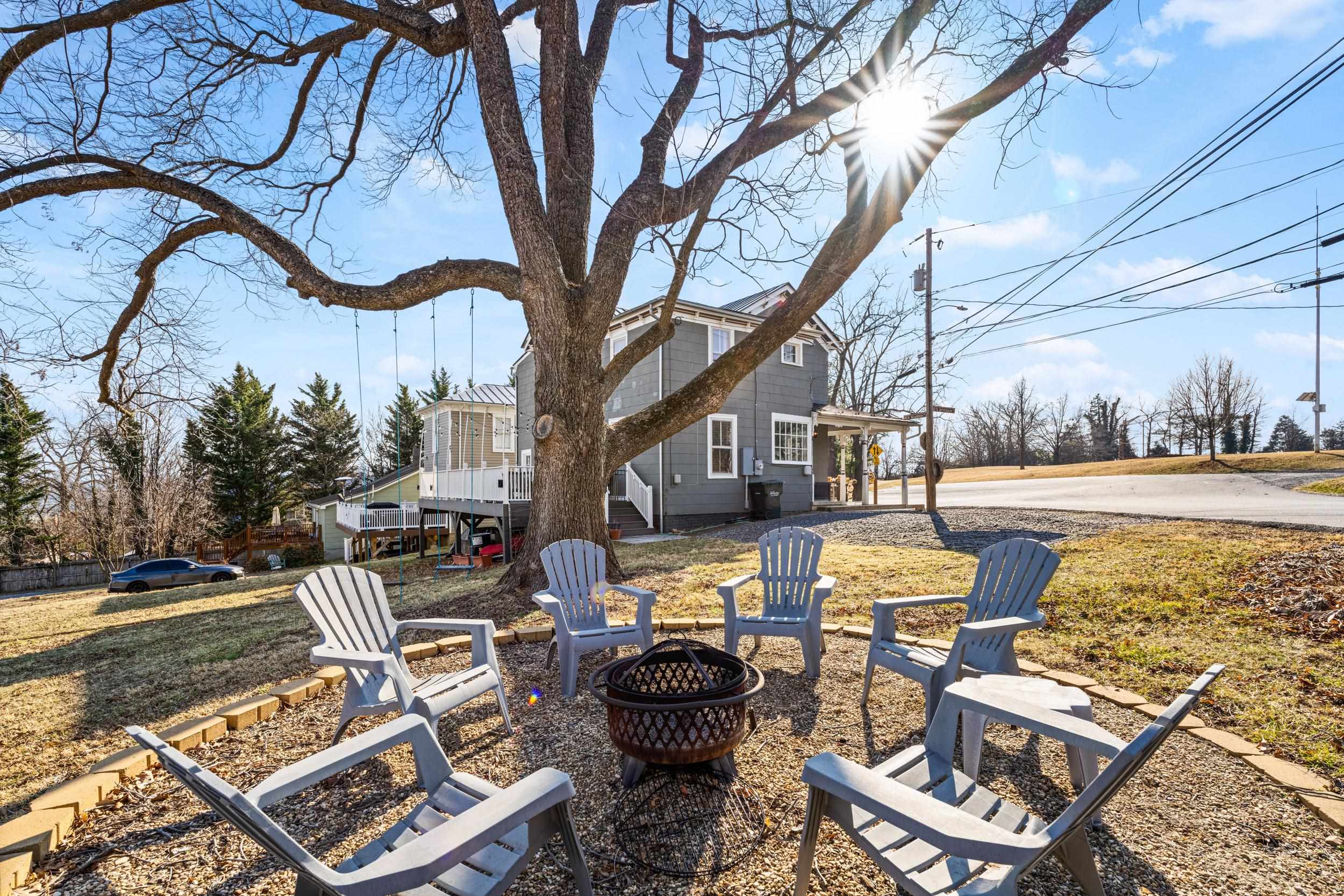 317 N MADISON ST, STAUNTON, Virginia 24401, 3 Bedrooms Bedrooms, ,2 BathroomsBathrooms,Residential,317 N MADISON ST,673895 MLS # 673895