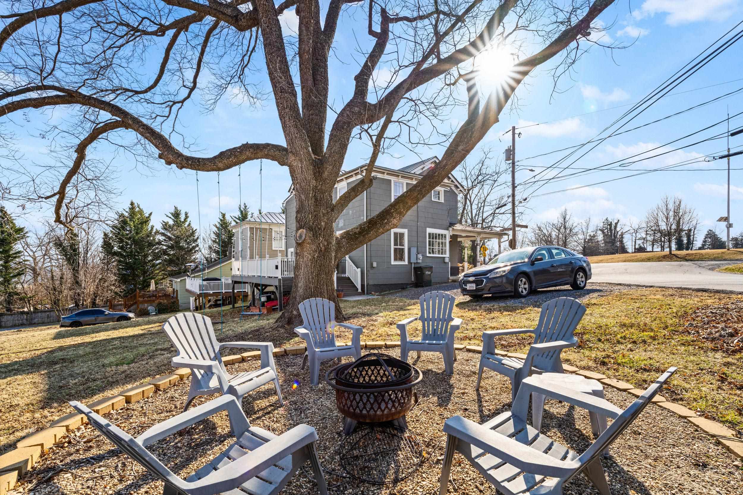 317 N MADISON ST, STAUNTON, Virginia 24401, 3 Bedrooms Bedrooms, ,2 BathroomsBathrooms,Residential,317 N MADISON ST,673895 MLS # 673895