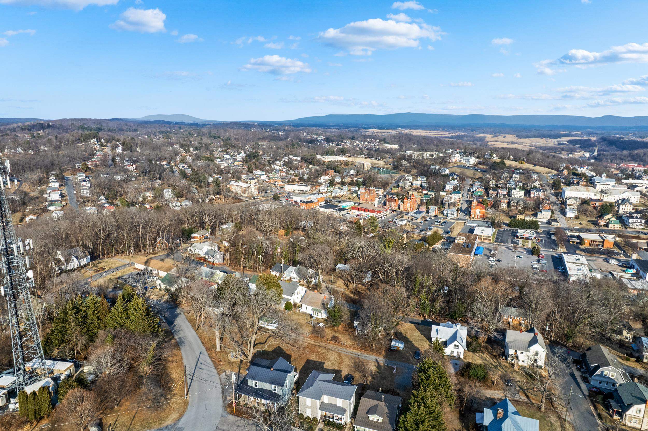 317 N MADISON ST, STAUNTON, Virginia 24401, 3 Bedrooms Bedrooms, ,2 BathroomsBathrooms,Residential,317 N MADISON ST,673895 MLS # 673895