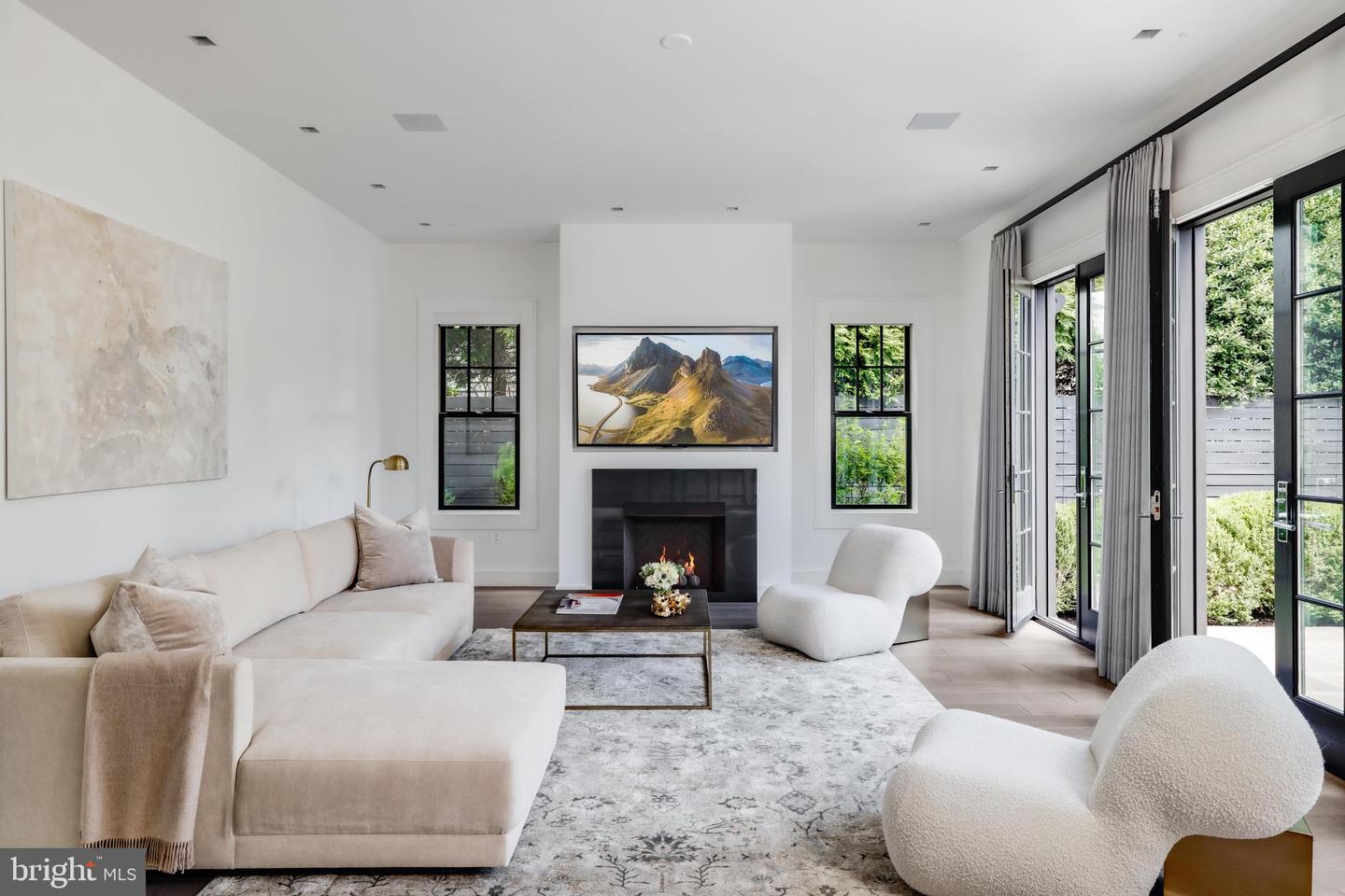 2361 N EDGEWOOD ST, ARLINGTON, Virginia 22207, 5 Bedrooms Bedrooms, ,4 BathroomsBathrooms,Residential,For sale,2361 N EDGEWOOD ST,VAAR2068568 MLS # VAAR2068568