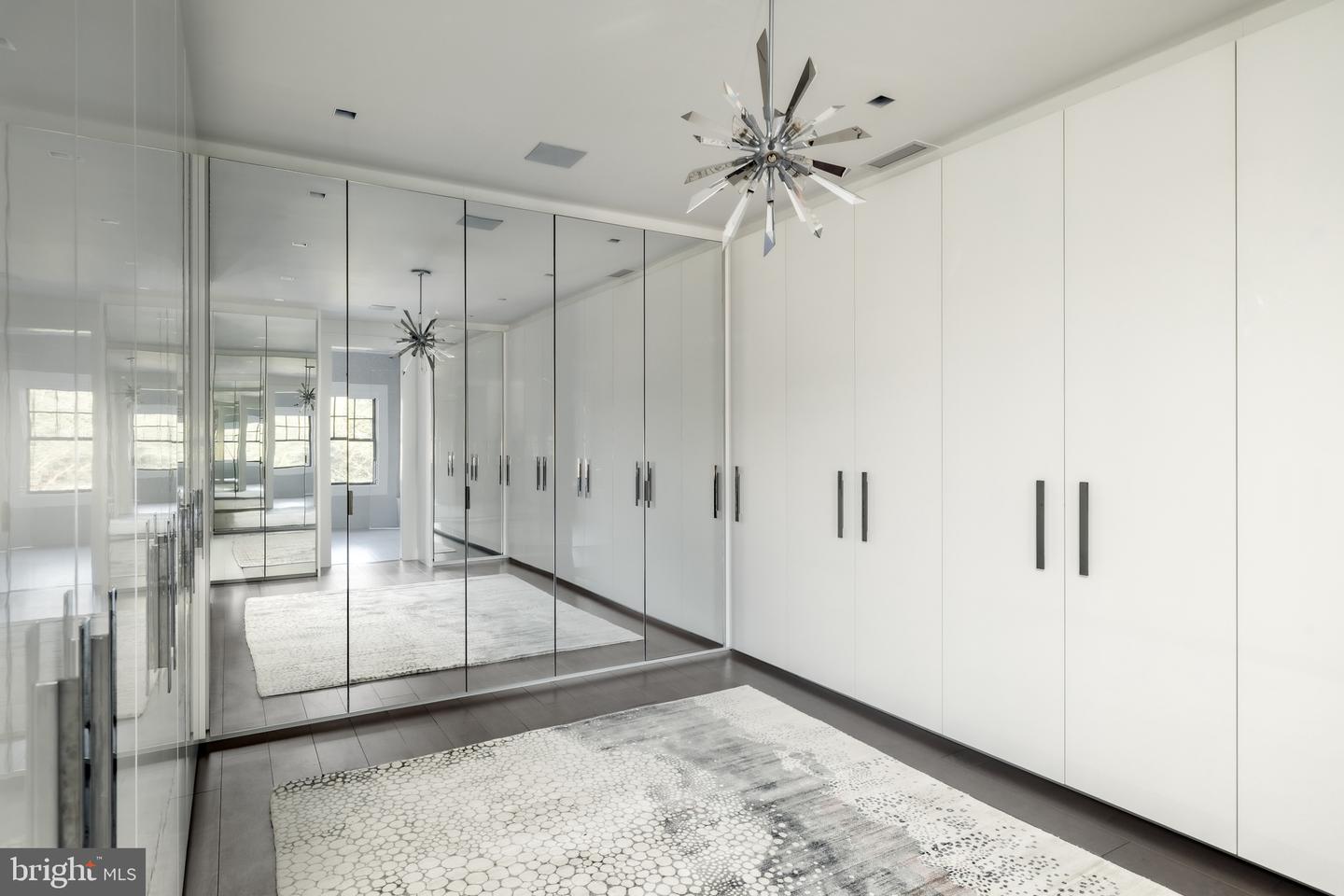 2361 N EDGEWOOD ST, ARLINGTON, Virginia 22207, 5 Bedrooms Bedrooms, ,4 BathroomsBathrooms,Residential,For sale,2361 N EDGEWOOD ST,VAAR2068568 MLS # VAAR2068568