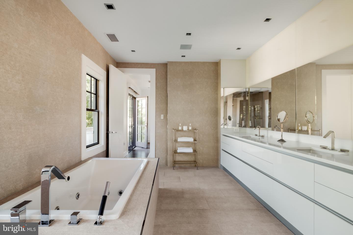 2361 N EDGEWOOD ST, ARLINGTON, Virginia 22207, 5 Bedrooms Bedrooms, ,4 BathroomsBathrooms,Residential,For sale,2361 N EDGEWOOD ST,VAAR2068568 MLS # VAAR2068568