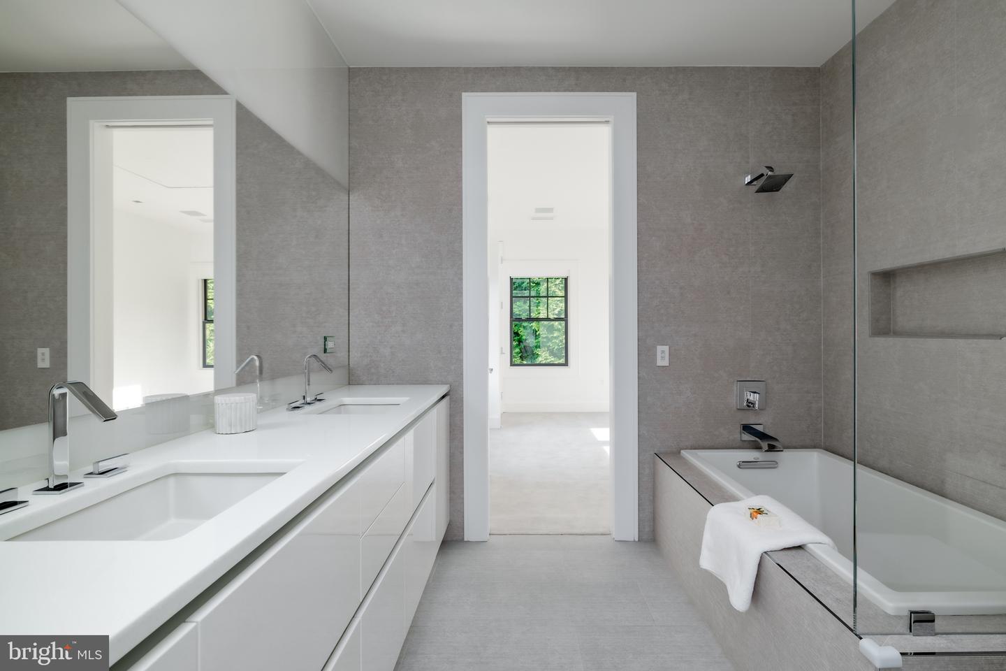 2361 N EDGEWOOD ST, ARLINGTON, Virginia 22207, 5 Bedrooms Bedrooms, ,4 BathroomsBathrooms,Residential,For sale,2361 N EDGEWOOD ST,VAAR2068568 MLS # VAAR2068568