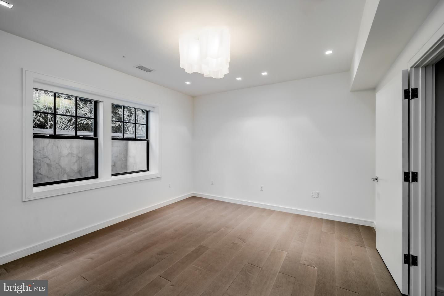 2361 N EDGEWOOD ST, ARLINGTON, Virginia 22207, 5 Bedrooms Bedrooms, ,4 BathroomsBathrooms,Residential,For sale,2361 N EDGEWOOD ST,VAAR2068568 MLS # VAAR2068568