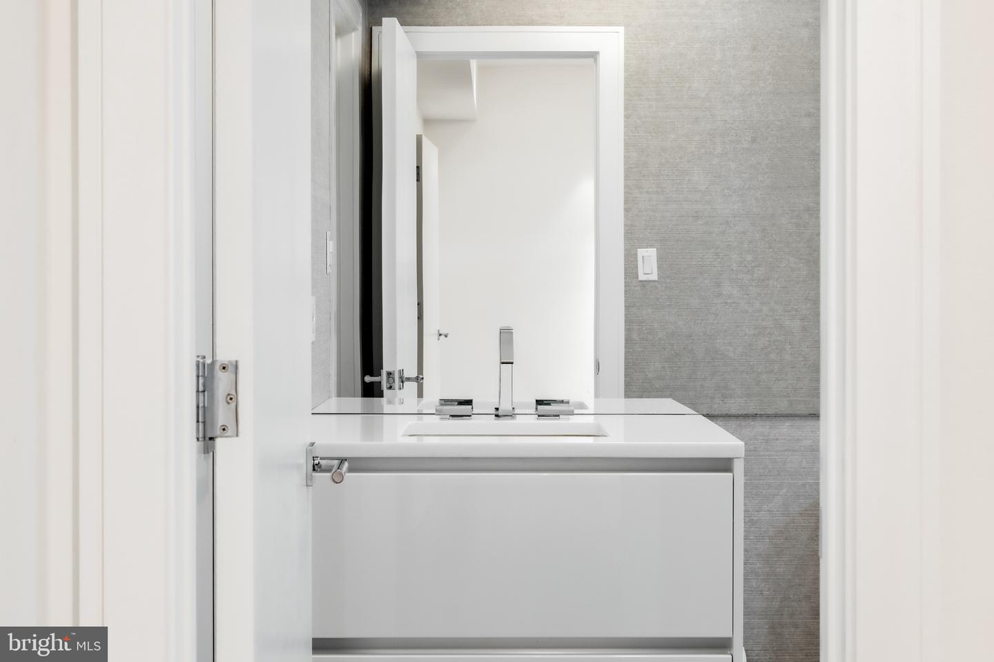 2361 N EDGEWOOD ST, ARLINGTON, Virginia 22207, 5 Bedrooms Bedrooms, ,4 BathroomsBathrooms,Residential,For sale,2361 N EDGEWOOD ST,VAAR2068568 MLS # VAAR2068568