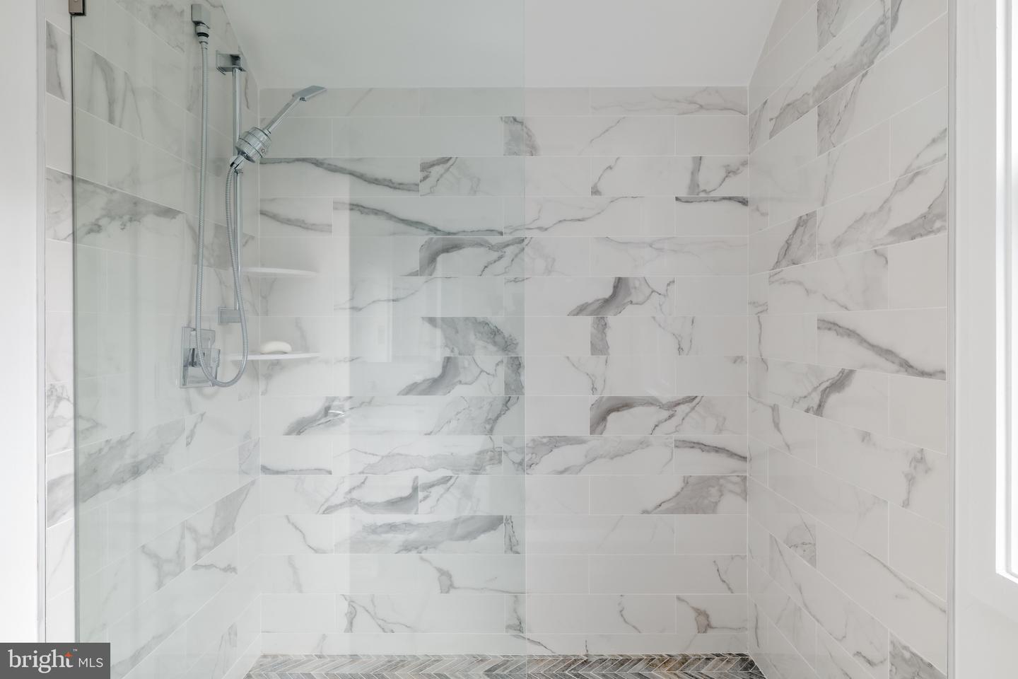 2361 N EDGEWOOD ST, ARLINGTON, Virginia 22207, 5 Bedrooms Bedrooms, ,4 BathroomsBathrooms,Residential,For sale,2361 N EDGEWOOD ST,VAAR2068568 MLS # VAAR2068568